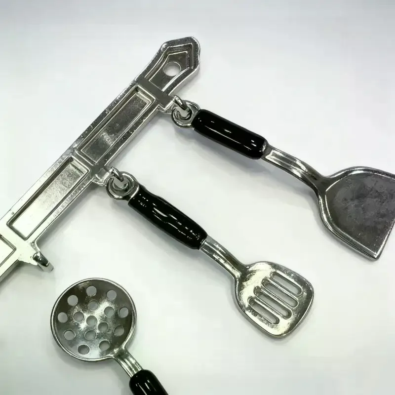 1 conjunto de casa de bonecas em miniatura vertical pendurado espátula colher de sopa funil ferramentas de cozinha para decoração de casa de boneca crianças fingir jogar brinquedos