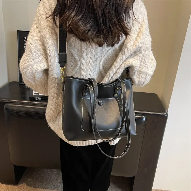 Large-capacity Bag Women\'s 2024 New Versatile Simple Shoulder Messenger Bag High-end College Student Commuter Tote Bag Women