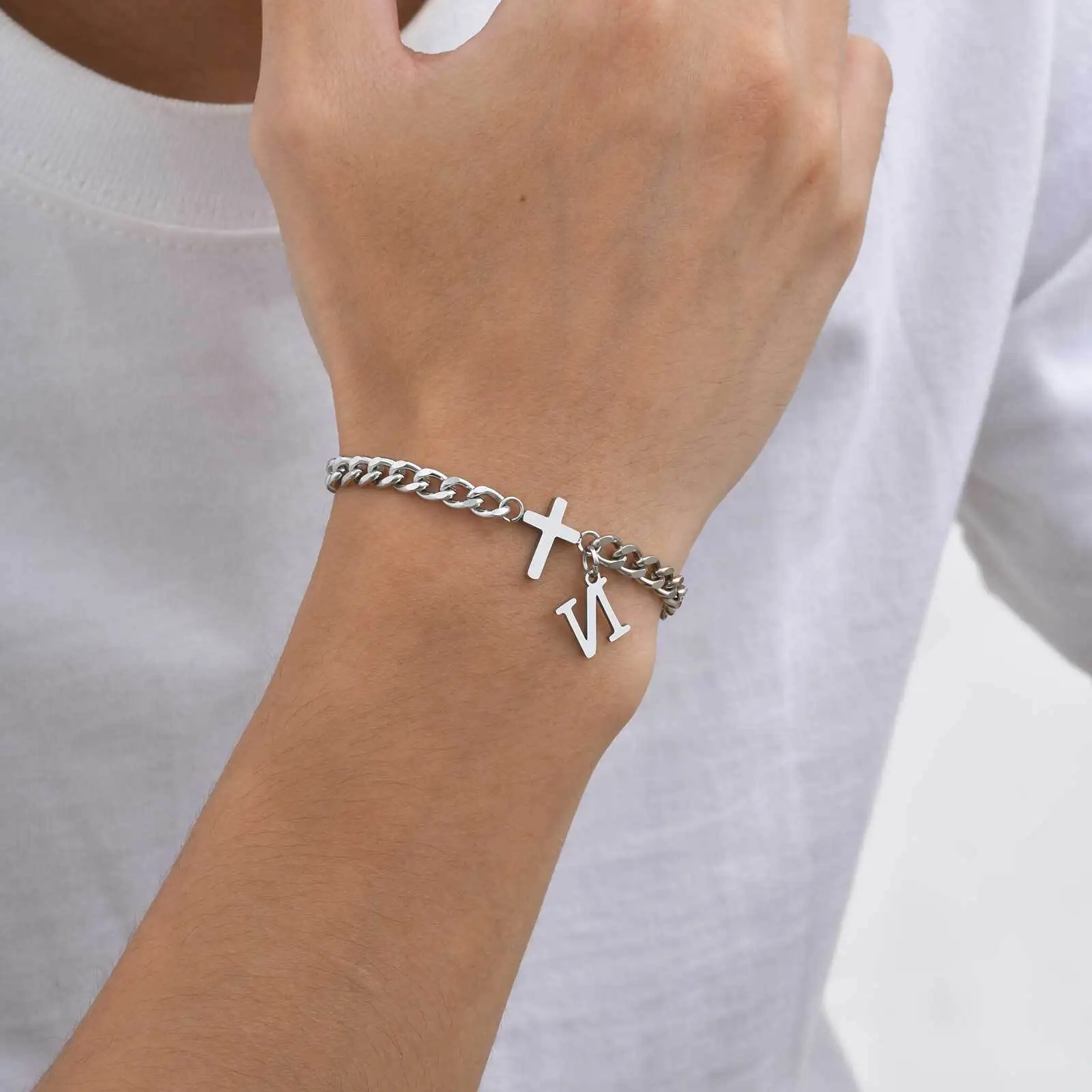 Vnox-pulsera de cadena cubana de A-Z con letras cruzadas de acero inoxidable para hombre, pulsera con 26 letras del alfabeto de Color plateado, regalo elegante para hombre