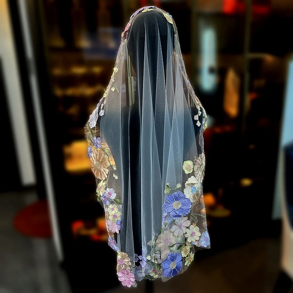 

Romantic Wedding Veil Short 1.5m Bridal Veil Colorful Floral Embroidery Wedding Veil with Comb 0.9*1.5m L&P DQL Studio