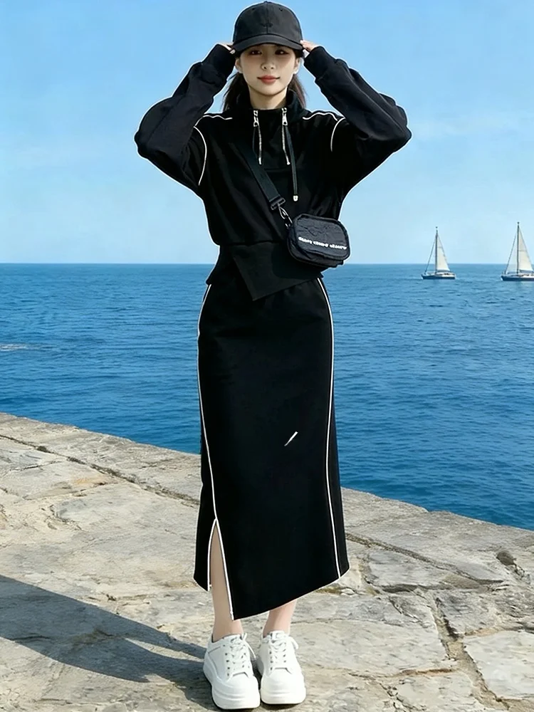 

Ретро-костюм в гонконгском стиле: женский повседневный комплект из черного худи с длинным рукавом и облегающей юбки с высокой талией, весна 2026