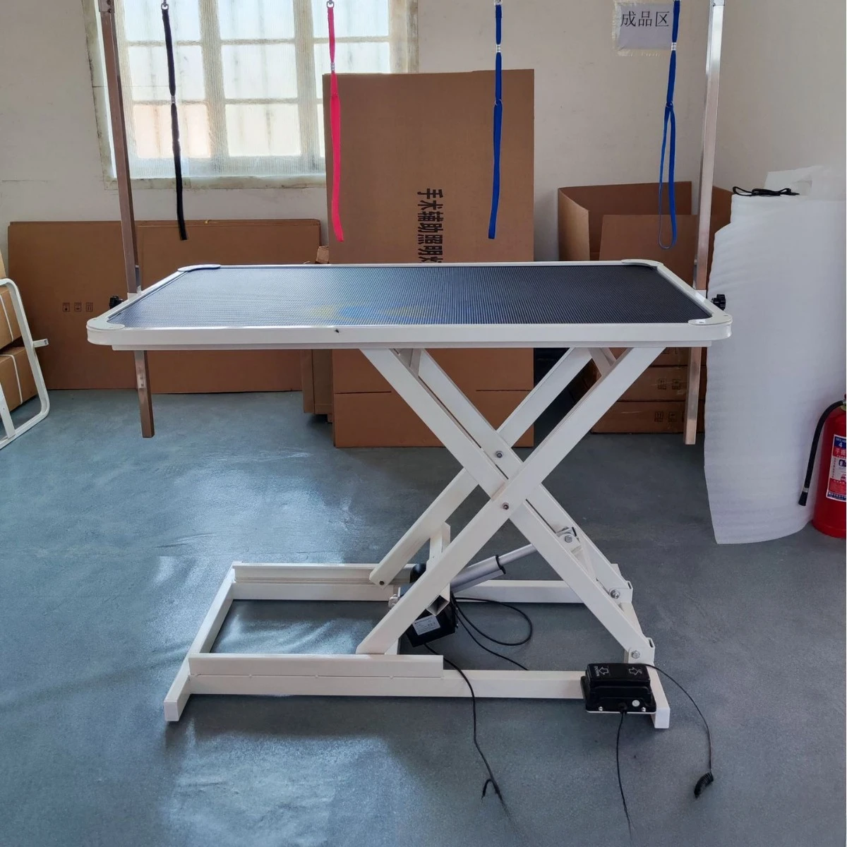 Pet grooming table with dog shaped trimming and hair blowing for large dogs