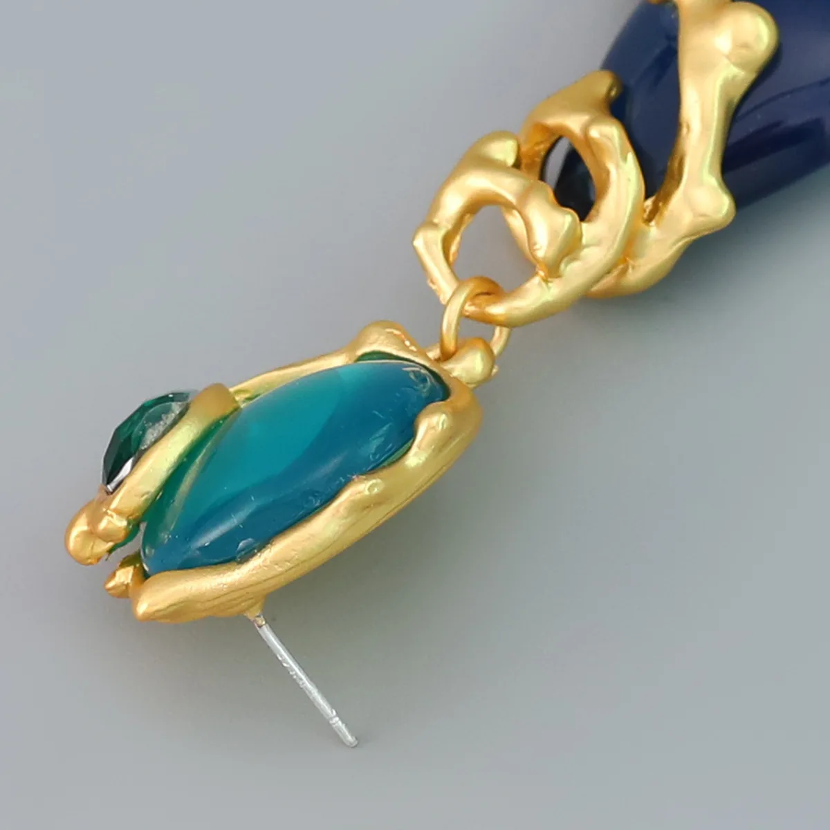European and American exaggerated droplet shape palace style antique earrings for women