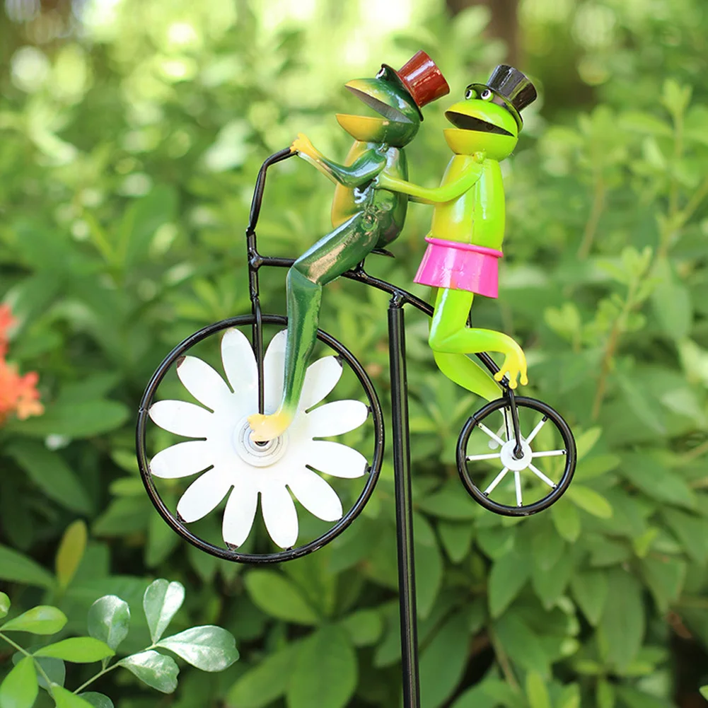 

Metal Wind Spinner Iron Wind Spinner Frogs On a Bike Windmill Garden Ornaments Decoration Spinners Windmills For Yard Lawn Decor