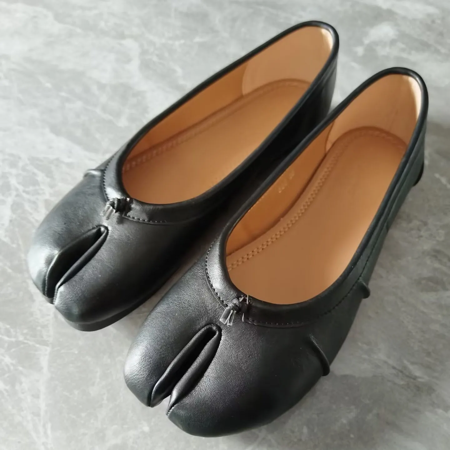 Echte Leder Tabi-Toe Ballerinas für Damen mit chinesischem Knoten, weiche Slip-On-Flachschuhe zum Gehen – Detail 5
