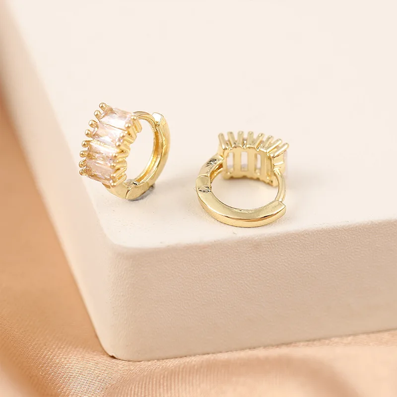 2026 New Super Sparkling Full Diamond Zircon Circle Ear Buckle for Women's Niche Design, Jewelry and First Accessories