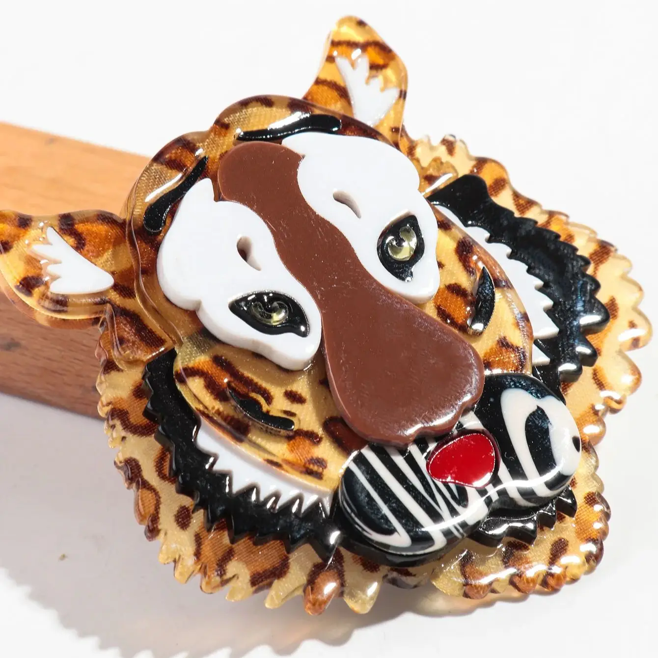Vintage Acrylic Leopard Panther Tiger Brooches for Women Lovely Animal Lady Brooch Lapel Pins Clothing Jewelry Accessories view 6