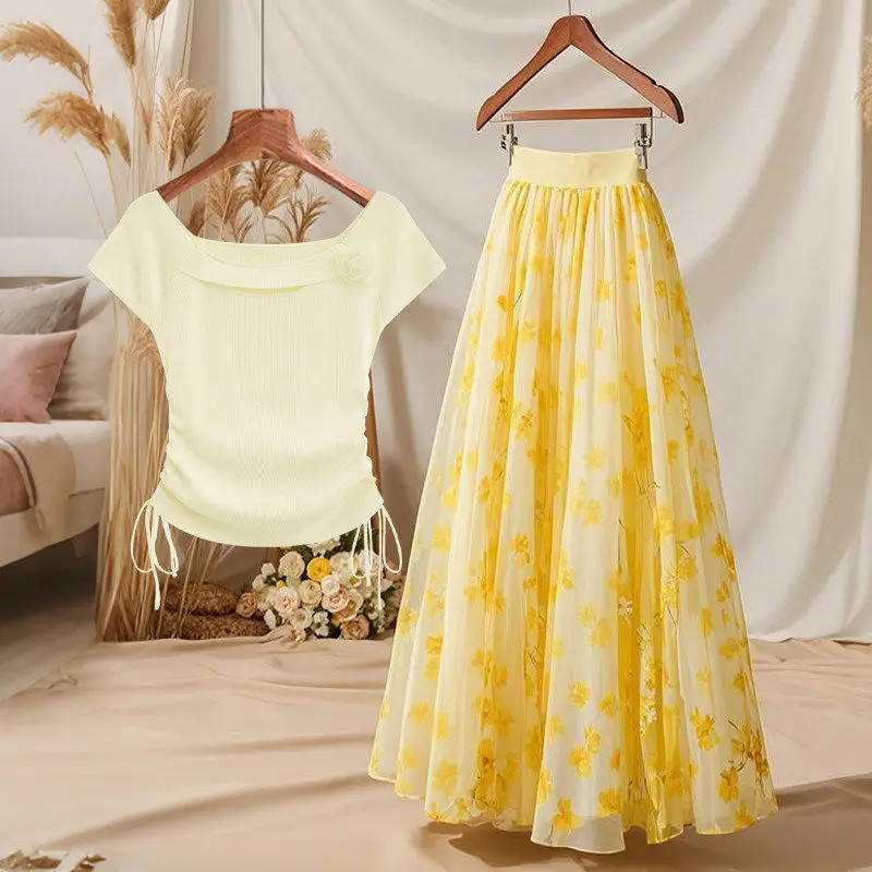 

Summer Dopaamine Sweet Style Women's Korean Waist-Cinching Short Sleeve T-Shirt Top Slimming Floral Halter Skirt Two-Piece Set