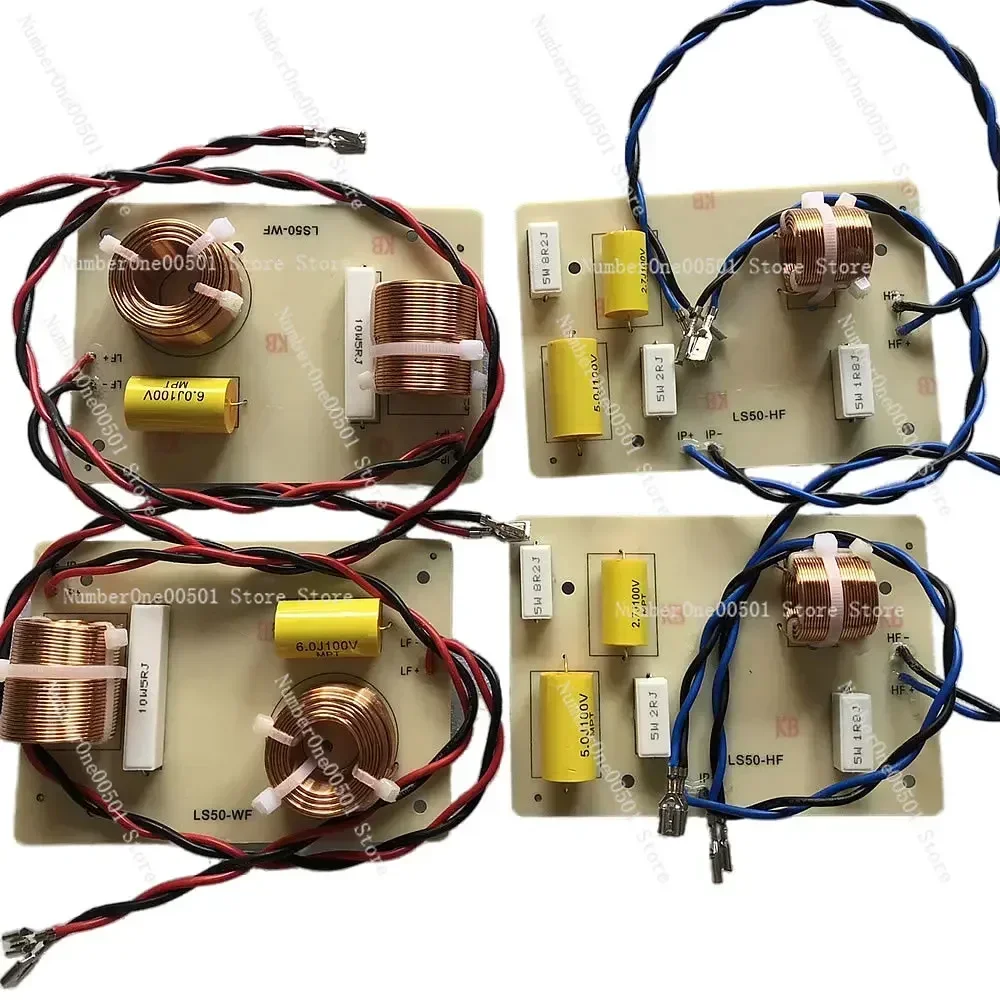 

2 пары кроссоверов LS50: одна пара высокочастотных и одна пара низкочастотных разделителей. LBW095.