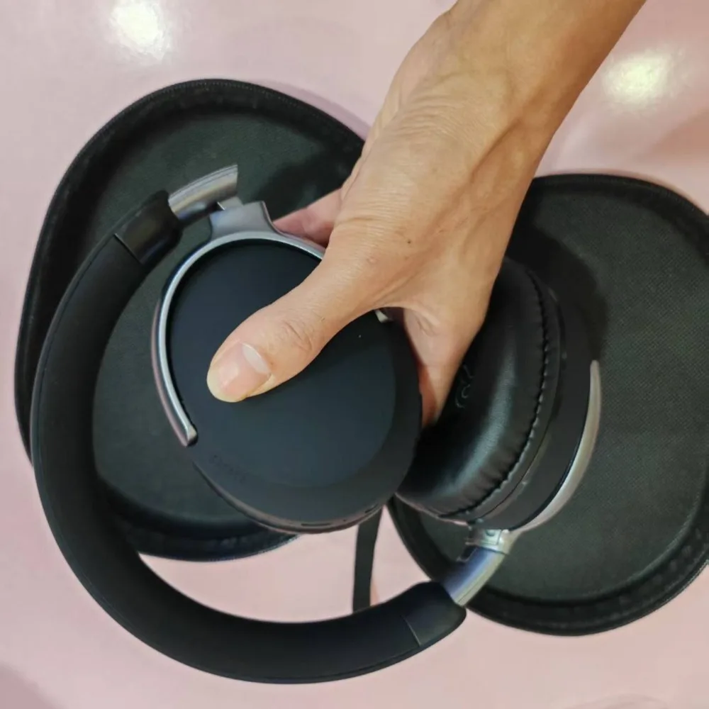 

Универсальные накладные Bluetooth-наушники Bose 2026 с чехлом для хранения, складным беспроводным микрофоном QC65