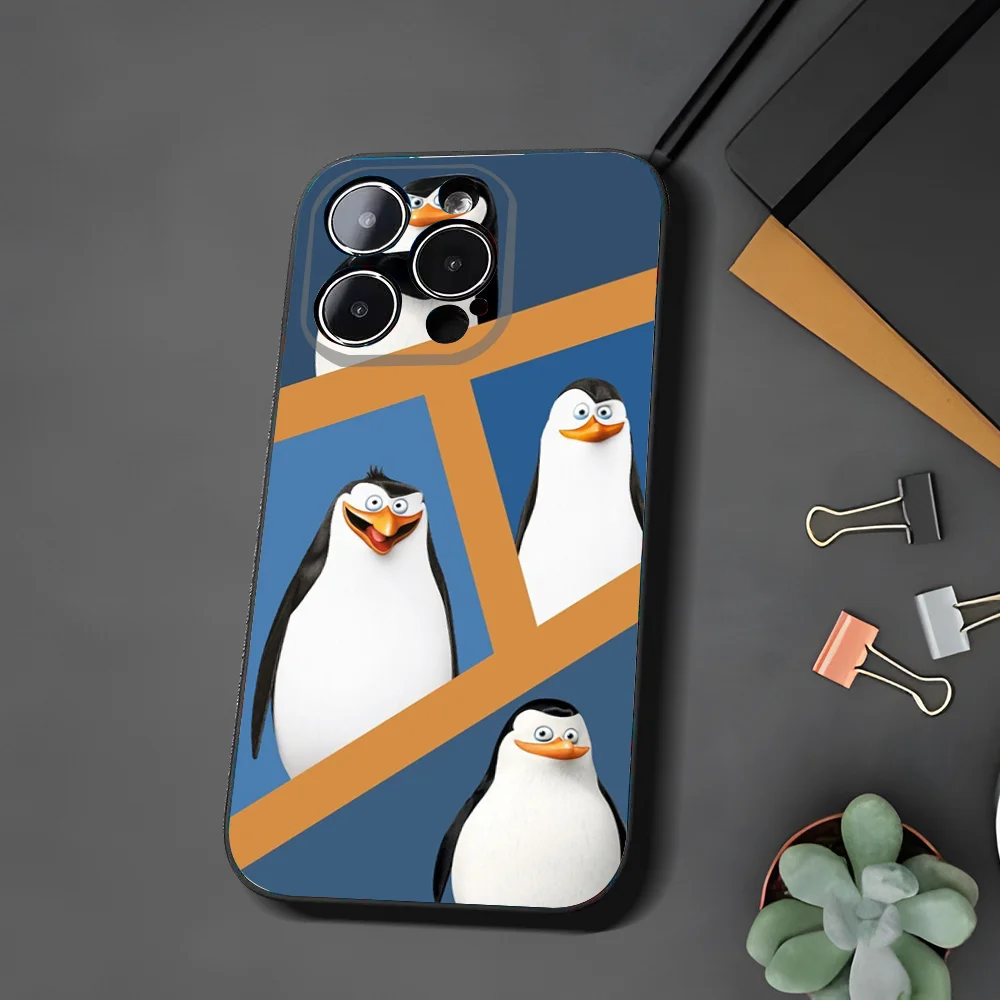 Funda de teléfono con diseño de los pingüinos de Madagascar, carcasa negra para Xiaomi 11, Redmi Note 11, 5G, 8T, 9A, 9, 10T, Note8Pro, Note 9, 12SUltra