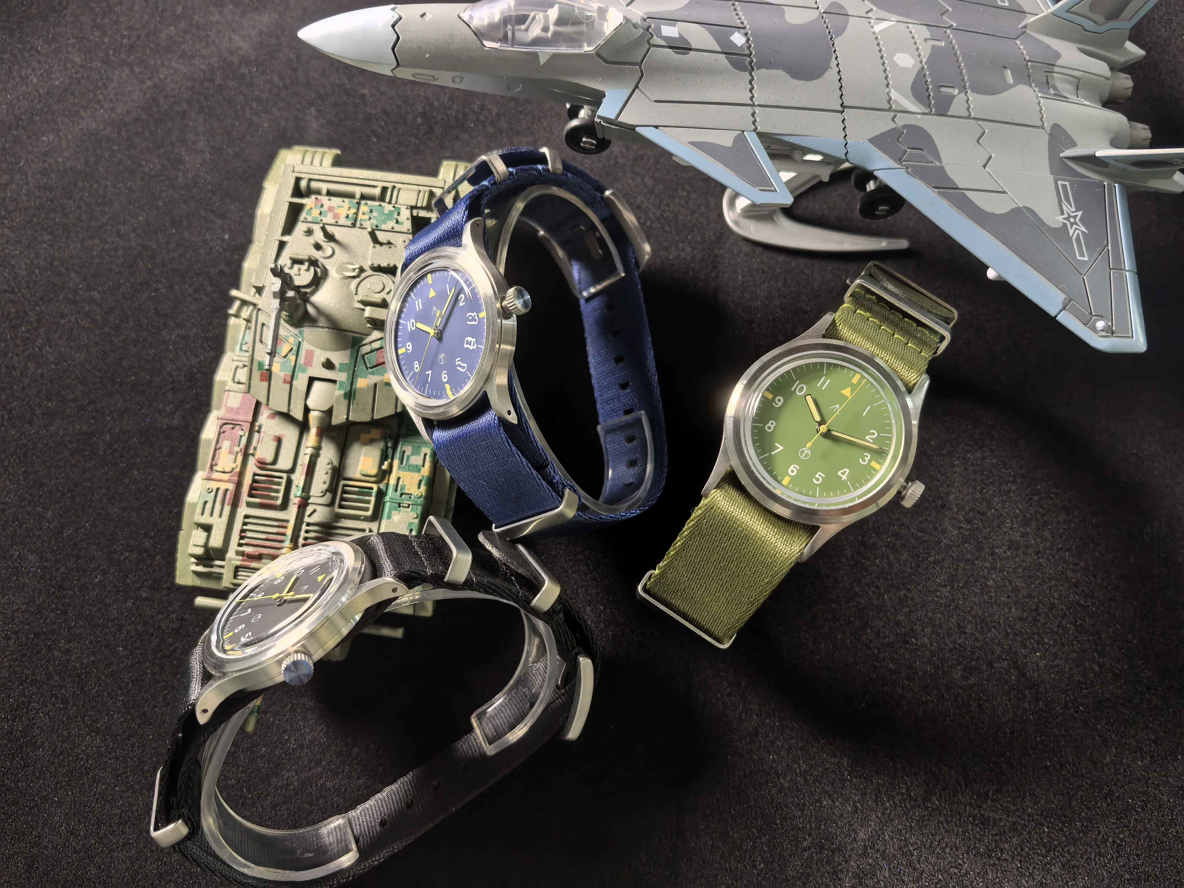 ساعة ميدانية للرجال 36 ملم VH31 كوارتز مضيئة الأيدي 100 متر مقاومة للماء سوار من الفولاذ المقاوم للصدأ والنايلون Militrek ساعة يد رياضية MT9003