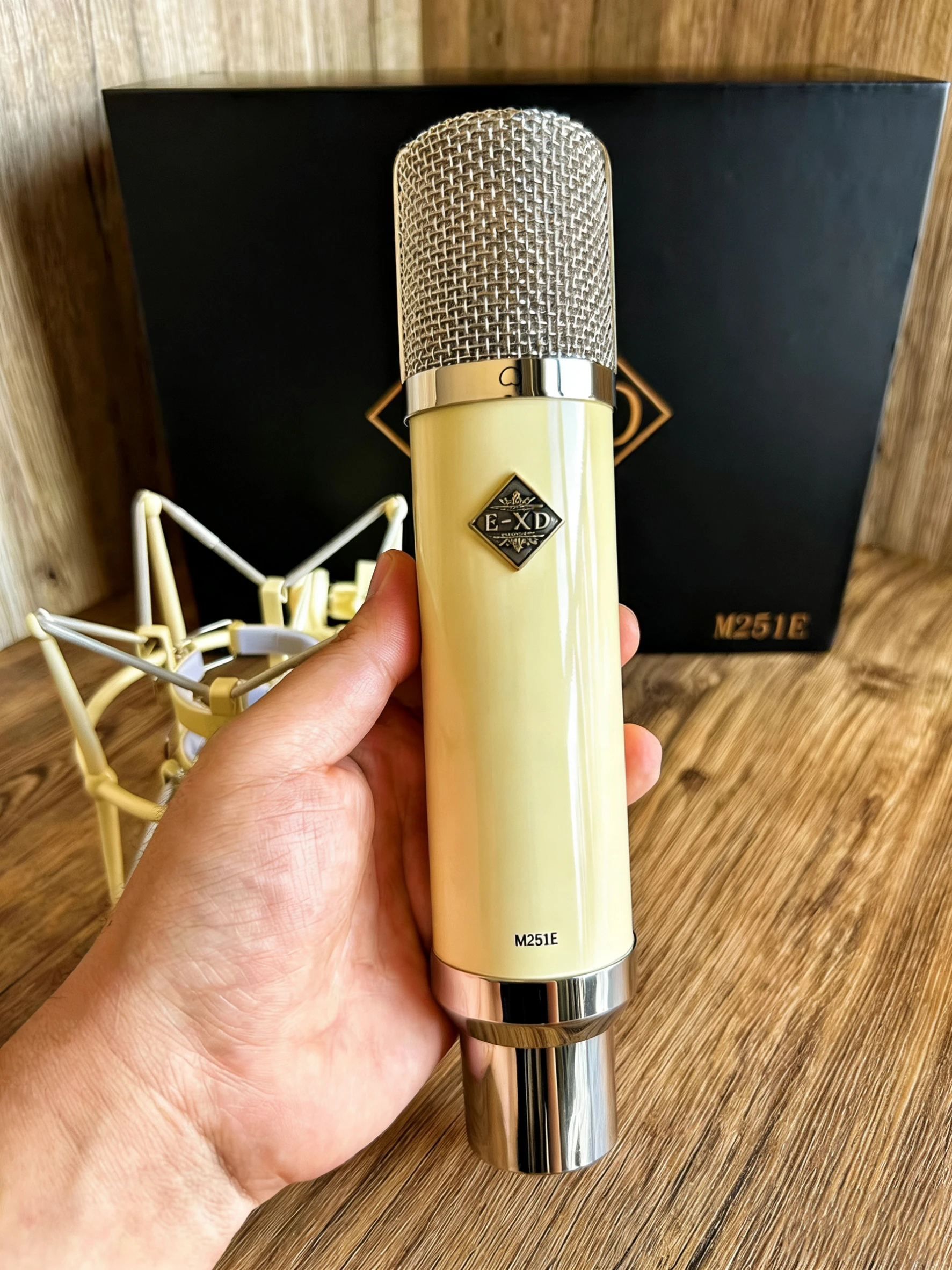 

Совершенно новый конденсаторный микрофон с большой диафрагмой EXD-M251E, микрофон для записи живого вокала, используемый популярными стримерами.