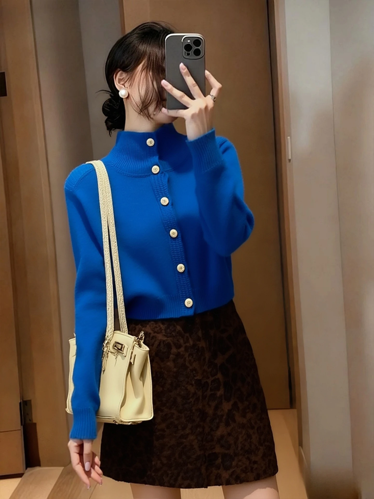 柔らかく心地よいカマーレニットウェア、ハイネックカジュアル、女性用トップス、ファッショナブルでトレンディな2025年冬、詩的な韓国版、ル...