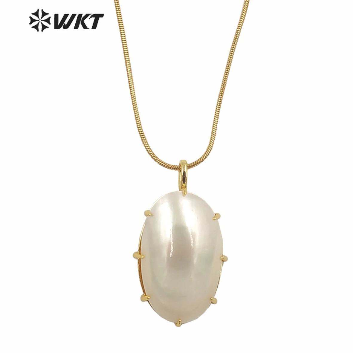

Колье WT-JN250: изысканное женское украшение с овальным кулоном из перламутра мабе, покрытое 18-каратным золотом, с закрепкой на крапанах.