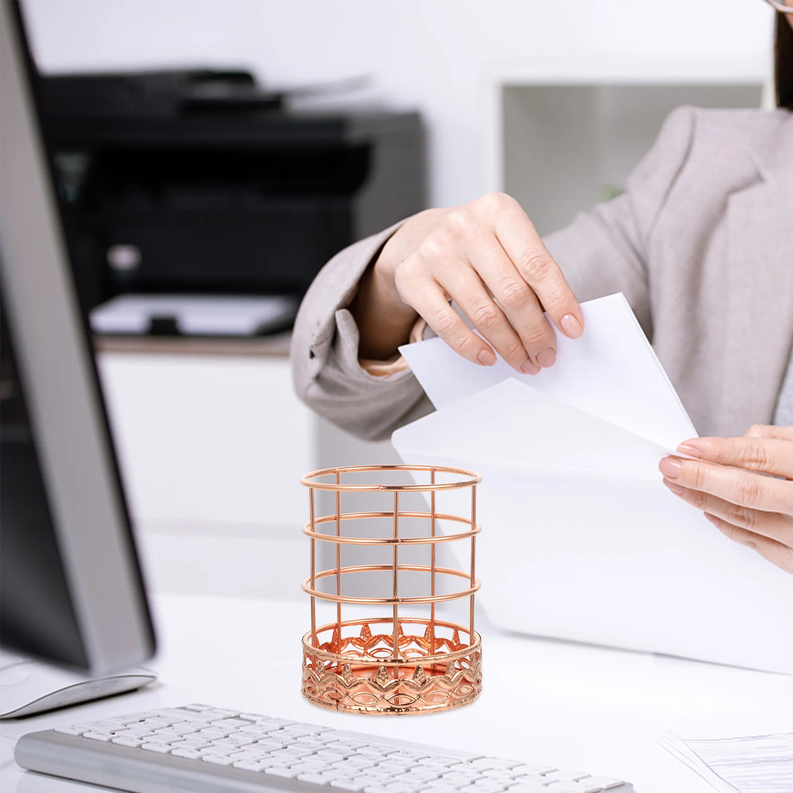 

Rose Gold Pen Holder Metal Mesh Desk Organizer Large Capacity Pencil Cup For Office School Stationery Storage