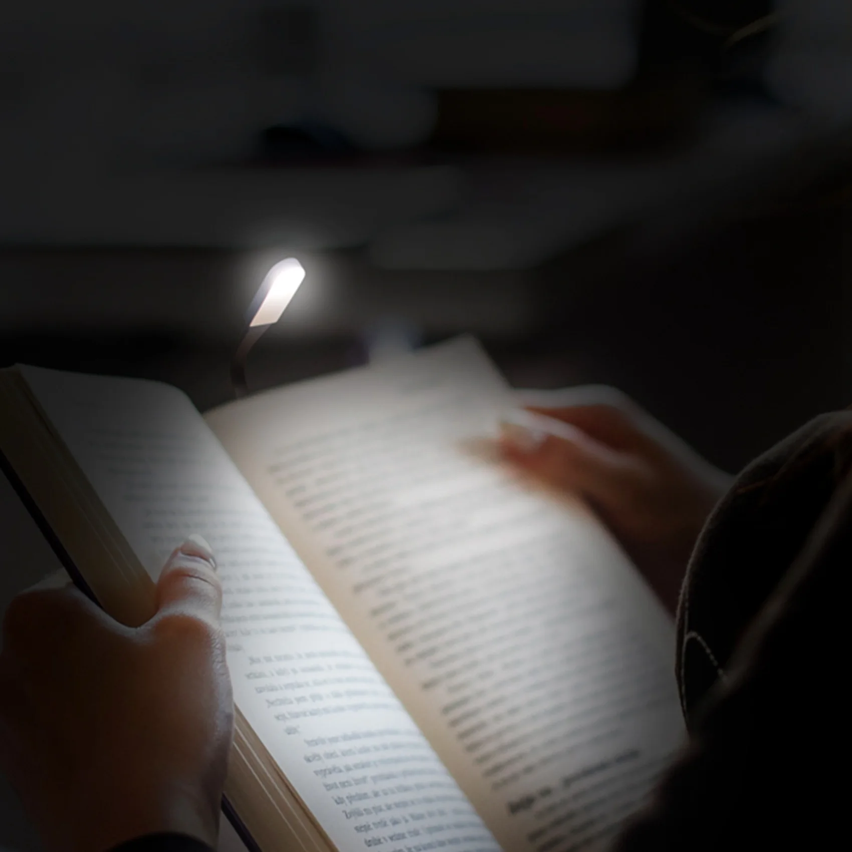 

Book Light, USB Rechargeable Reading Light With Contact Sensor, Flexible Clip On Book Light For Reading In Bed-AT64