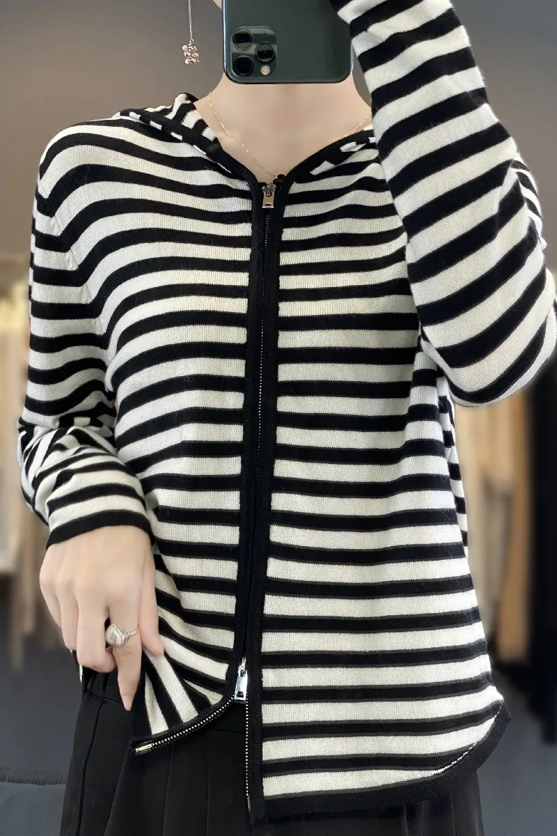 2024 New Korean Version of Autumn and winter Casual Hooded Striped Zippered Knitted Cardigan Fashion Versatile Women\'s Coat Top