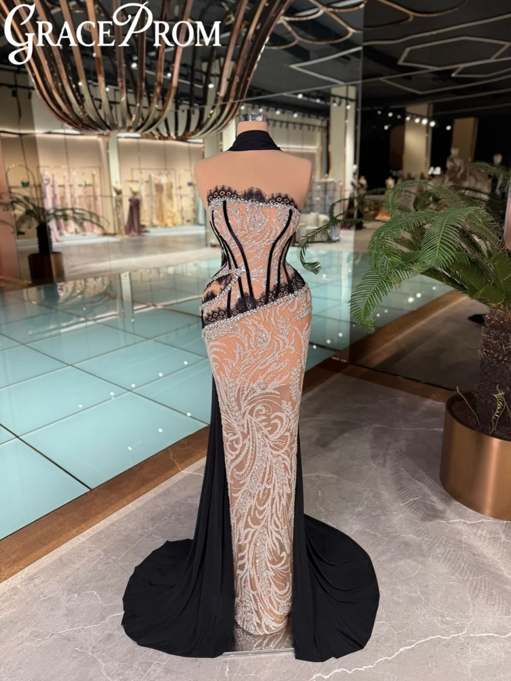 

Luxury Embroidery Lace Evening Dress Shinny Crystal Strapless Straight Wedding Party Gown Customized Glamorous Banquet Gowns