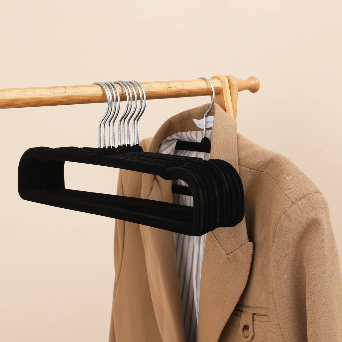 10/20Pcs Square Velvet Hangers, New Thickened Durable Velvet Hangers for Clothes and Pants, Non-Slip, Non-Bulging, Suitable for Home and Dormitory