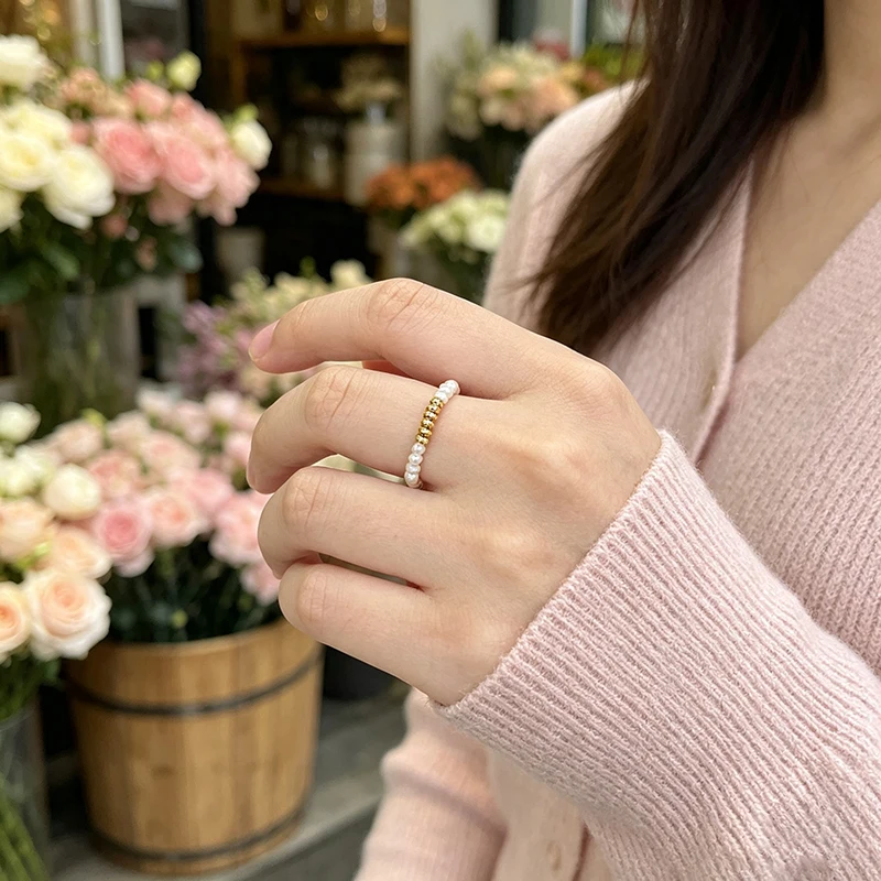 Retro-textured small gold flecks natural freshwater pearl ring with elastic band, copper-plated, versatile for daily commute.