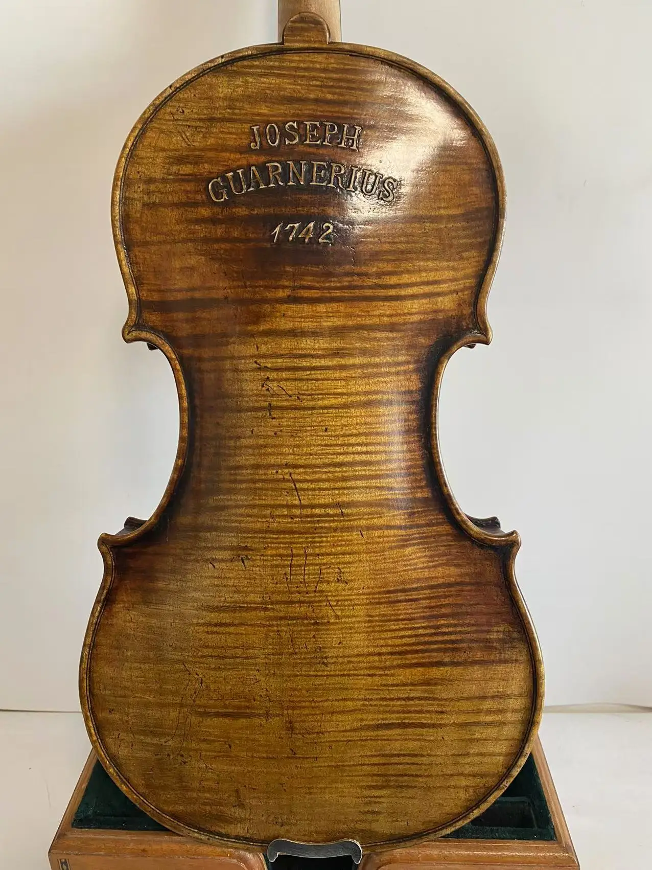 Master 4/4 violin Guarneri model 1742 European  one piece back