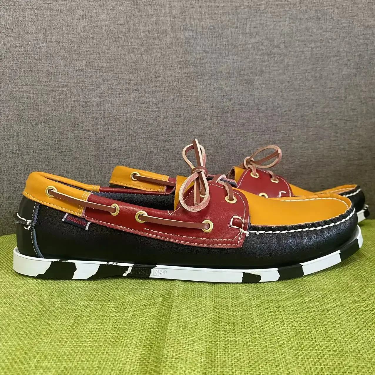 

Мужская подлинная обувь Sebago Docksides — кожаные топсайдеры премиум-класса на шнуровке с Moc Toe XB25