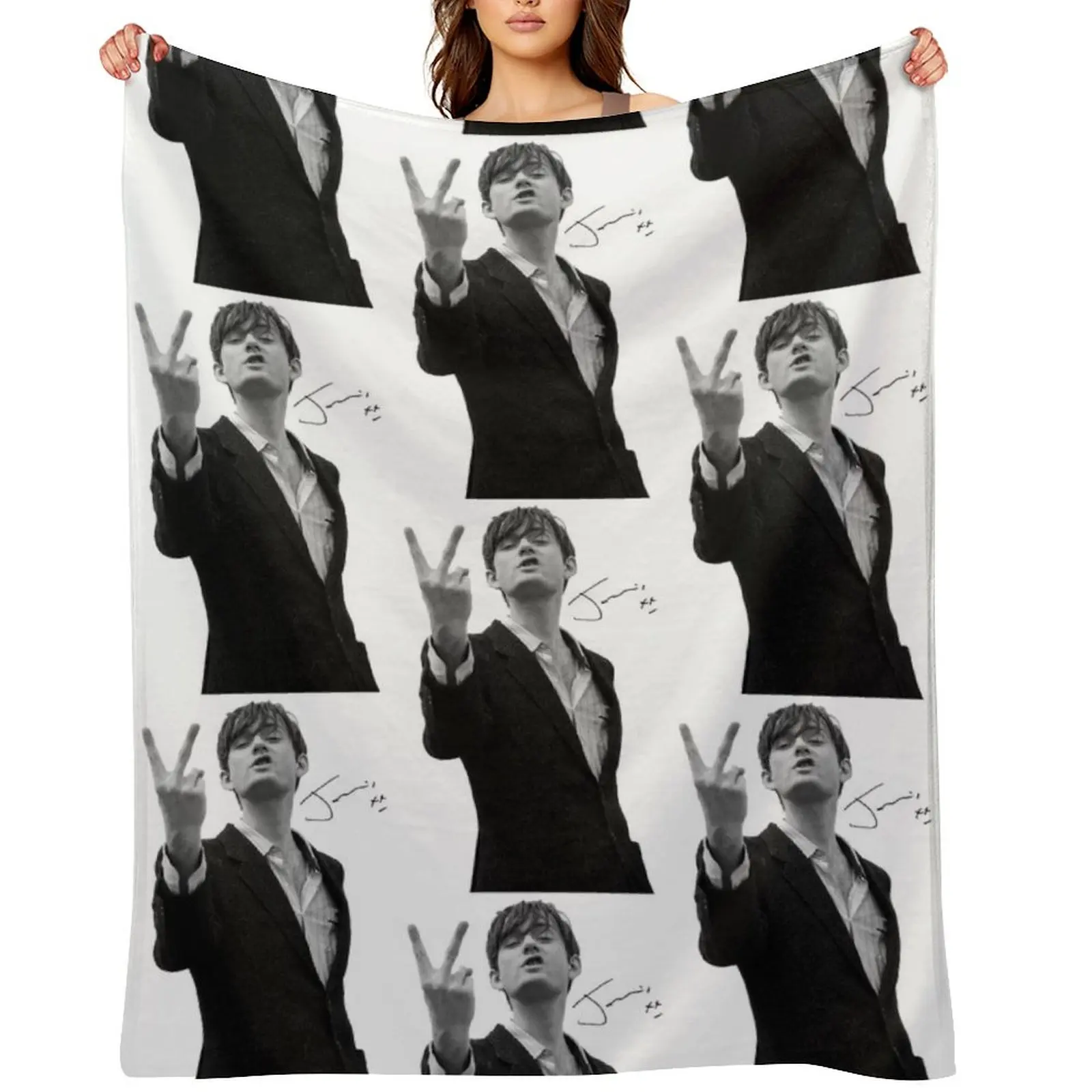 

Jarvis Cocker Outline V Sign Artwork with Autograph Clear Background Iconic Throw Blanket Stuffeds Plaid Blankets