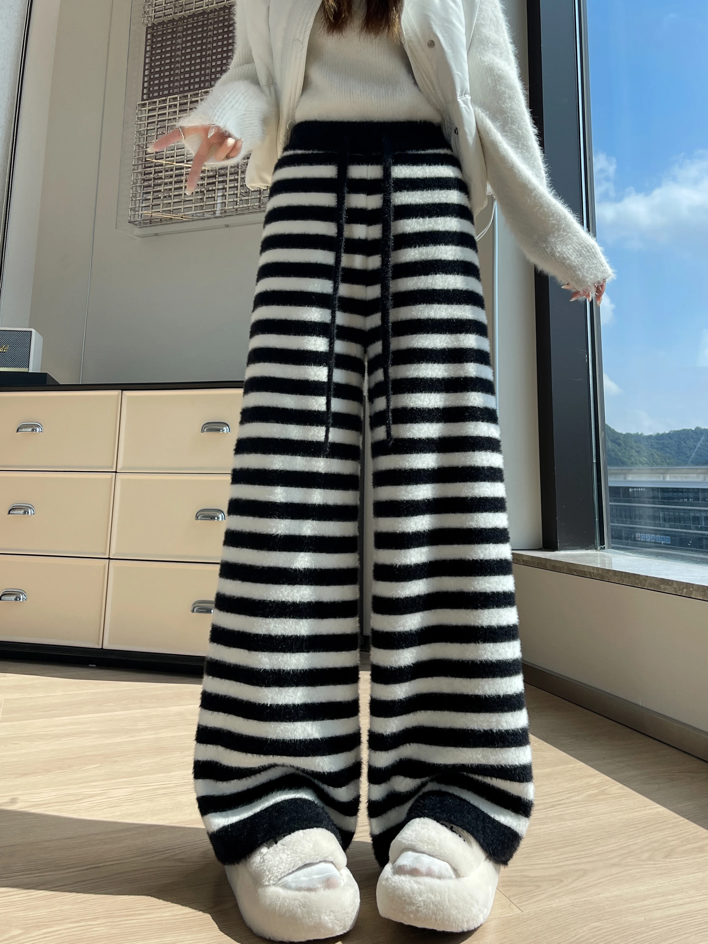 กางเกงขายาวทรงกระบอกเอวสูงผ้ากำมะหยี่ถักนิตติ้งสำหรับผู้หญิง รุ่นใหม่ประจำฤดูใบไม้ร่วงและฤดูหนาว ทรงหลวมยาวคลุมเท้า สไตล์ลำลอง