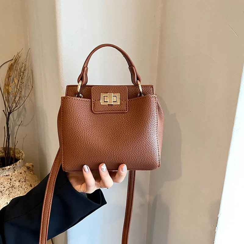 2025 New Underarm Bags for Women Retro Shoulder Bag Designer Handbags and Purses Design Crossbody Handbag Female Retro Bags