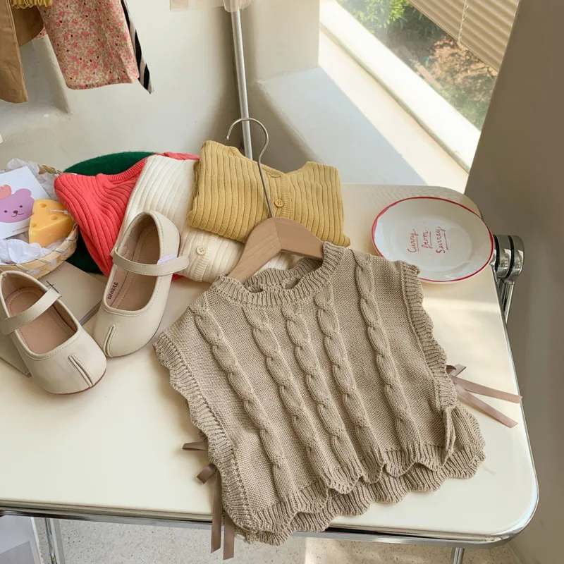 2025 Jesień Zima Bawełniana Kamizelka Dziecięca Chłopięca Dziewczęca Sweter Bez Rękawów z Koronką Top na Ramiączkach Strój dla Malucha 3-10 Lat