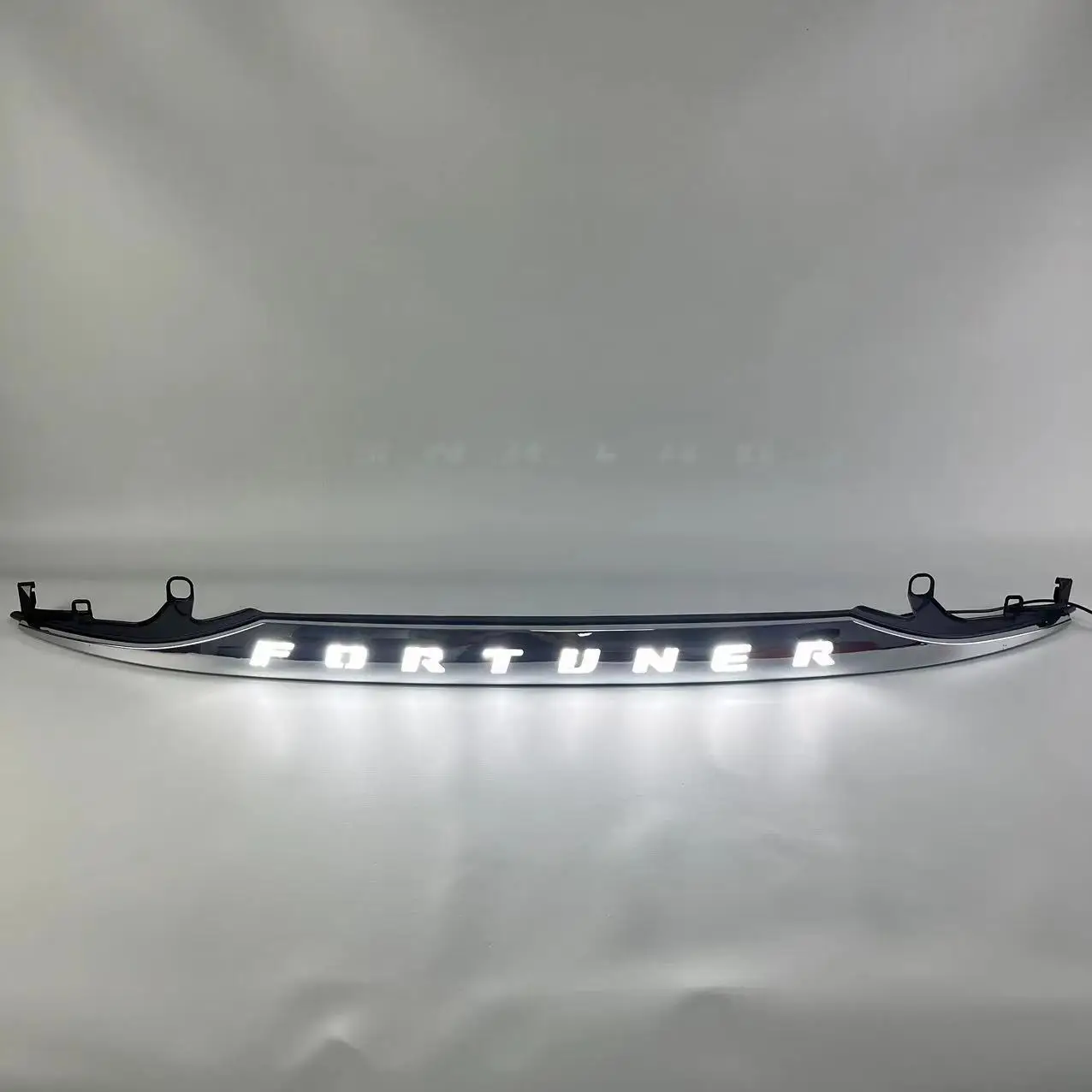 Suitable for Toyota Fortuner Crosser Toyota15-20 rear LED through light tail light brake light