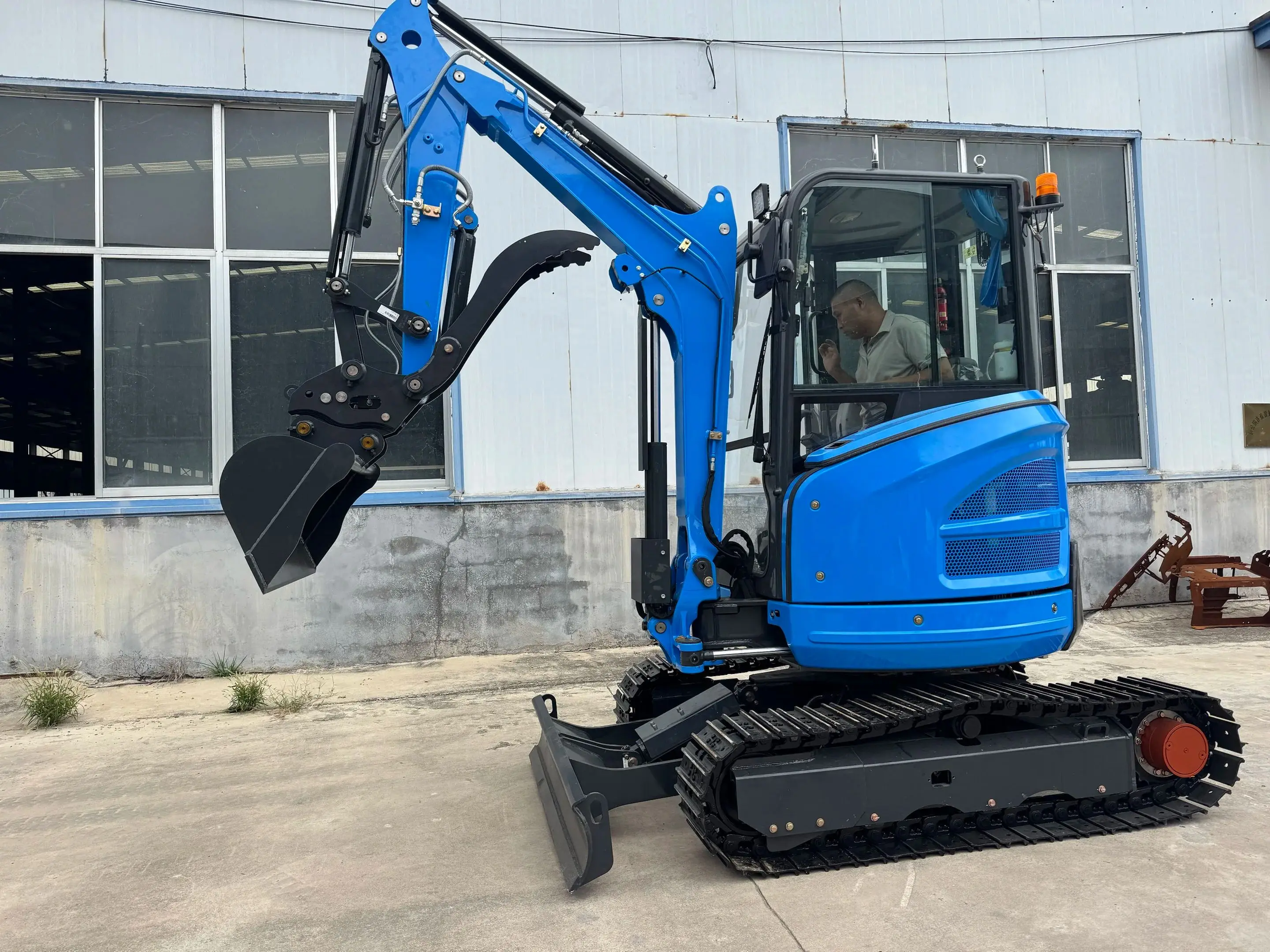 

Hot selling small excavator 2 tons 2.6 tons tracked micro earthmoving machinery mini excavator