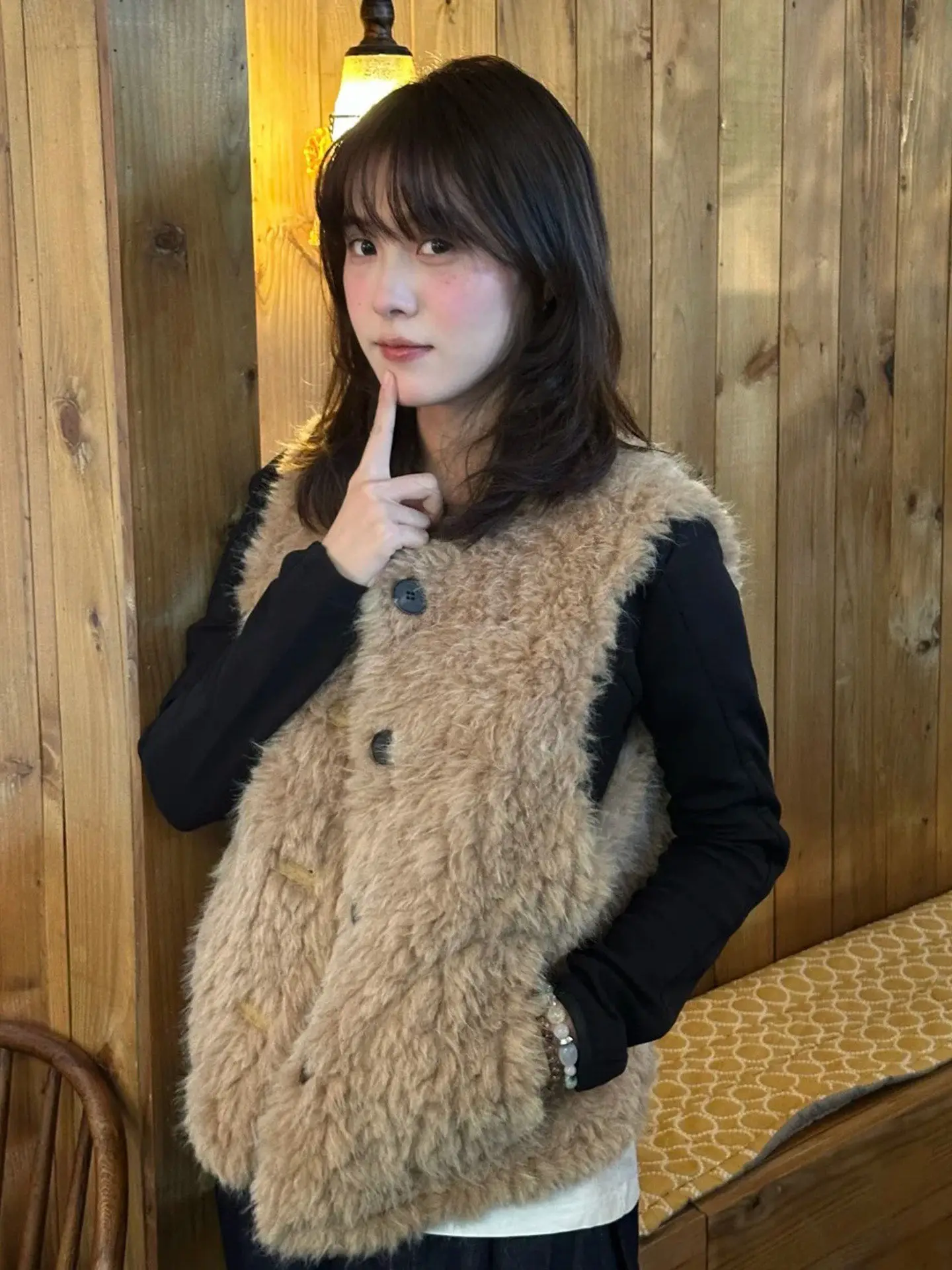 レトロアメリカンファションカジュアルスウェットファーベスト女性の秋冬レザーファーインテイテッドアウターウェアルーズトレンディトップ