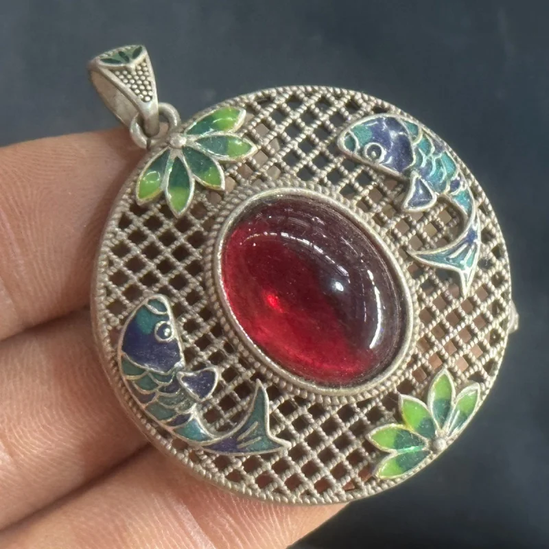 

Antique Collection Old Silver Cloisonné Inlaid Large Pendant Necklace with Red Star Gemstone Pendant Accessories Crafts