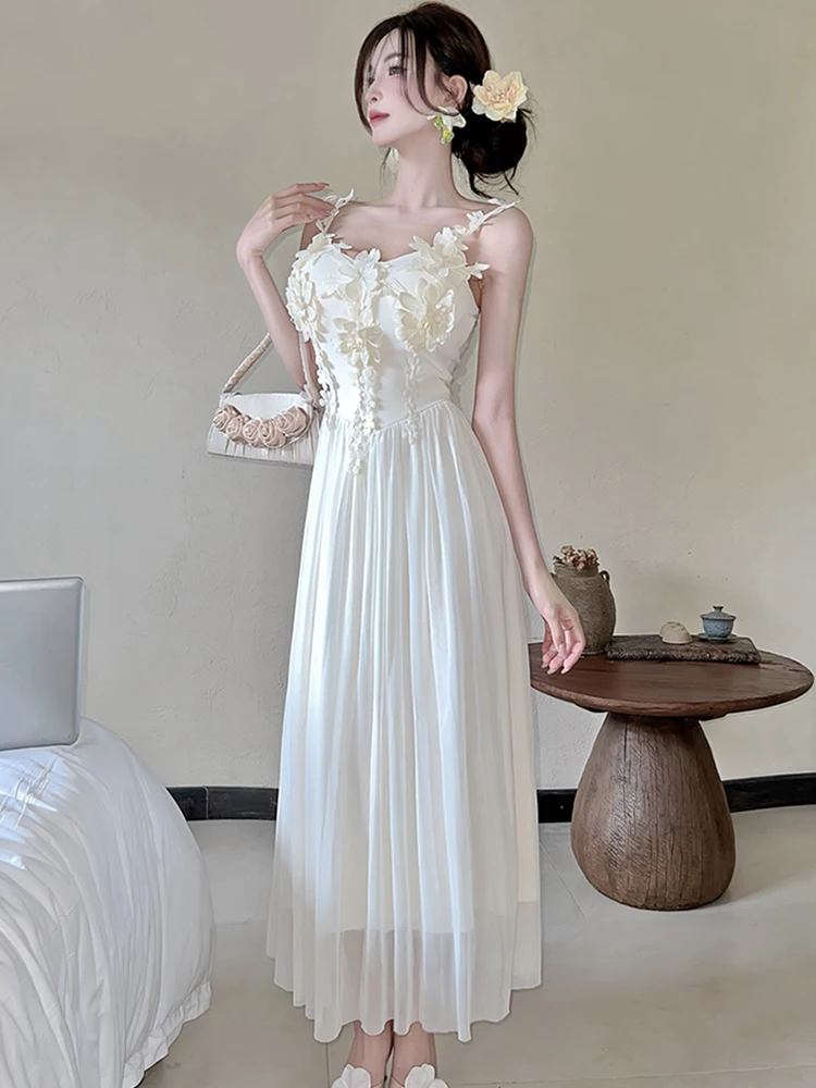 2025 Abito lungo sexy con applicazioni chic in maglia bianca Abito lungo sexy da donna coreano vintage di lusso Abito estivo elegante aderente da ballo