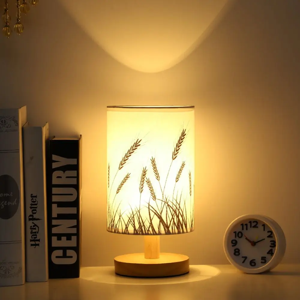 Veilleuse nordique simple et créative pour chambre à coucher, lampe de chevet, étude chaude, tissu chaud, décoration en bois, lampe de bureau d'art