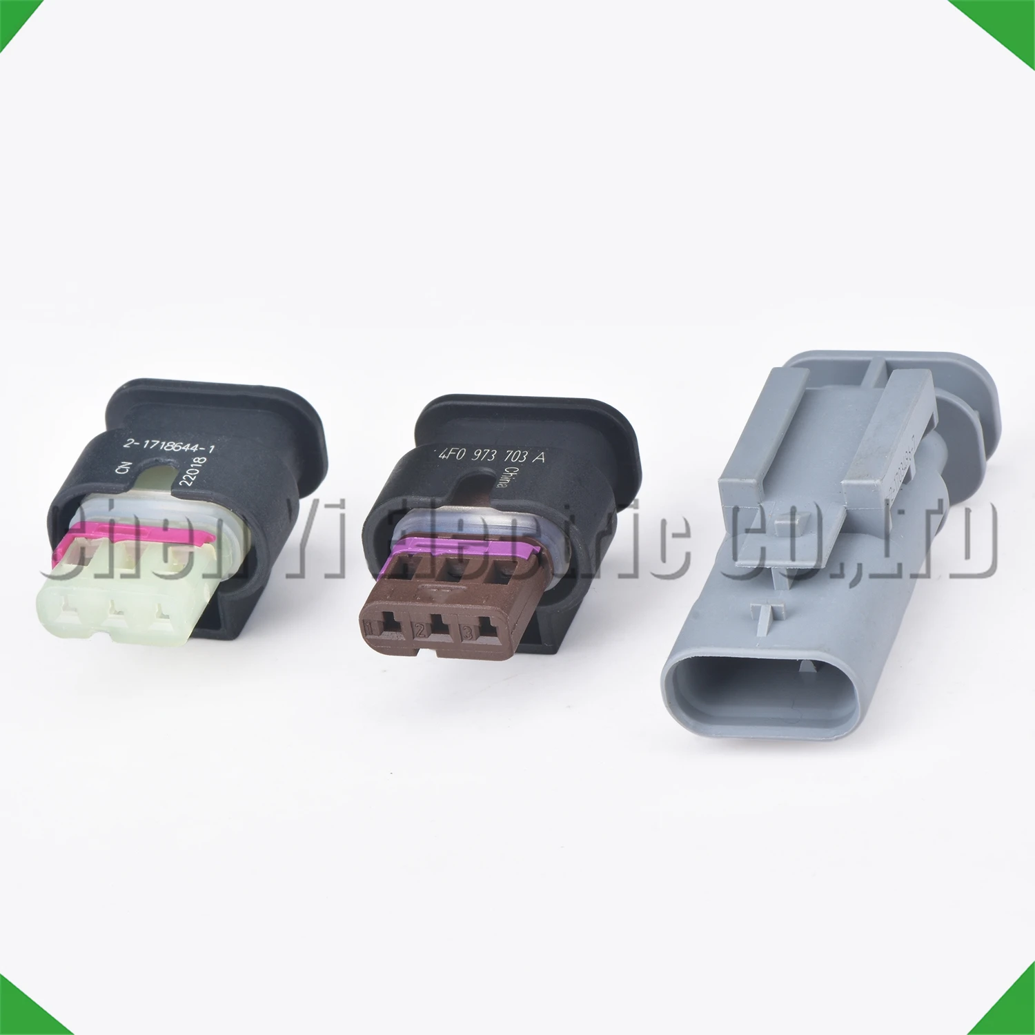 3 ピン自動車コネクタリバースレーダープローブ電気アイワイヤーハーネスプラグ 4F0973703A 2-1718644-1 2-1718652-1 2-1703496-7