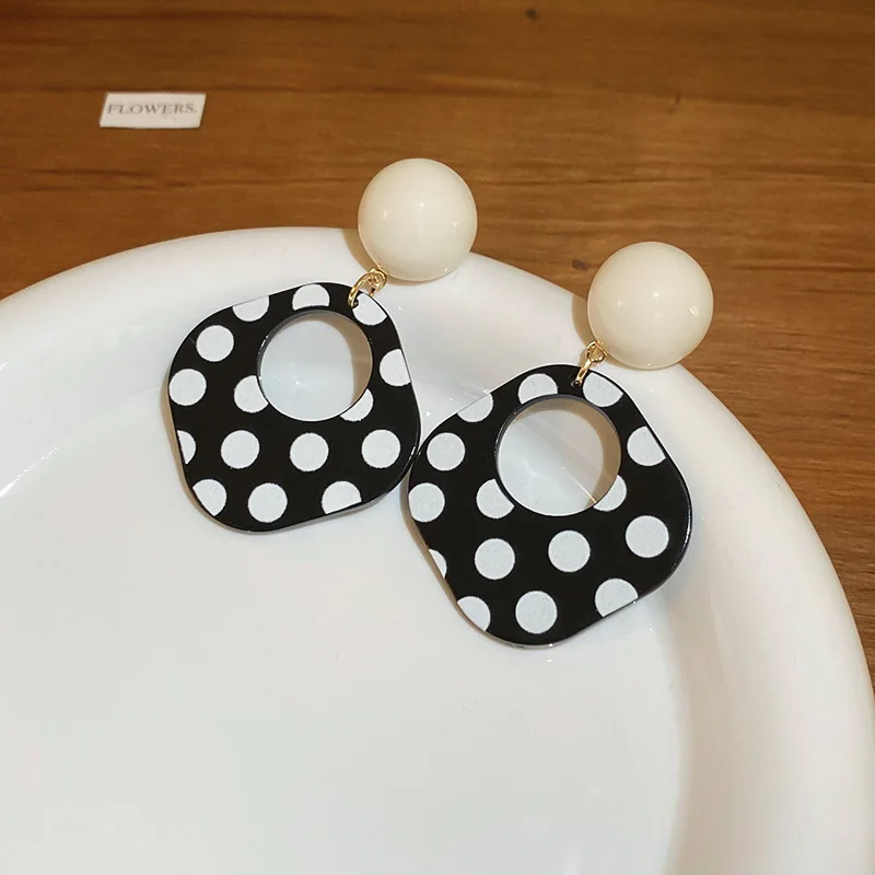 Korean Stud Earrings Women's Vacation Style Fashion Personalized Retro Round Contrasting Earrings Senior Earrings Women