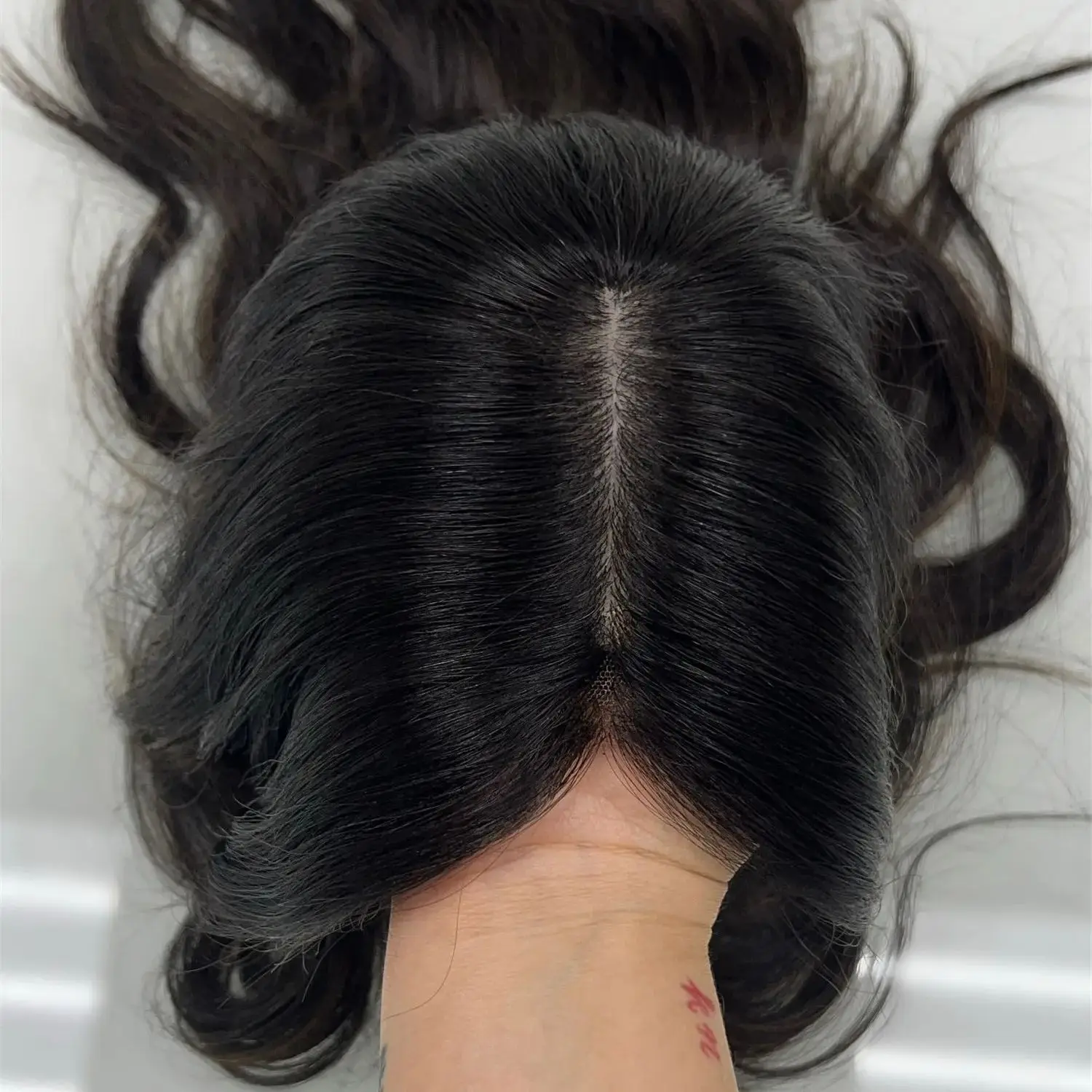 

Длинный темный парик с мелированием, термостойкий, из синтетического волокна, реалистичный вид, с имитацией корней, HD кружевной фронтальный парик 13*4, свободная линия роста волос