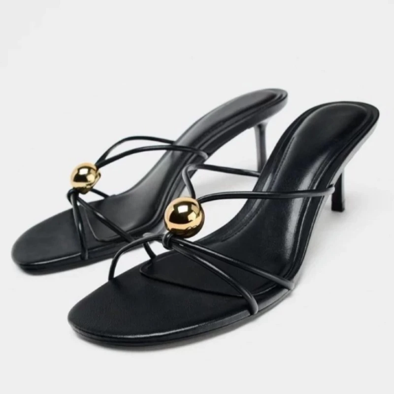 

Летние женские шлепанцы 2026 года на тонком каблуке с металлическим декором, открытые сандалии, удобные повседневные пляжные туфли для женщин