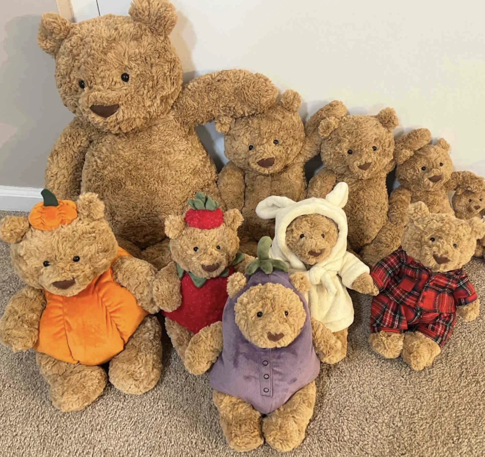 جيليكات بارثولوميو الدب مع رداء حمام حيوان محشو، 10 بوصات - دمية دب قطيفة - ناعمة وقابلة للعناق - هدية كلاسيكية للأطفال