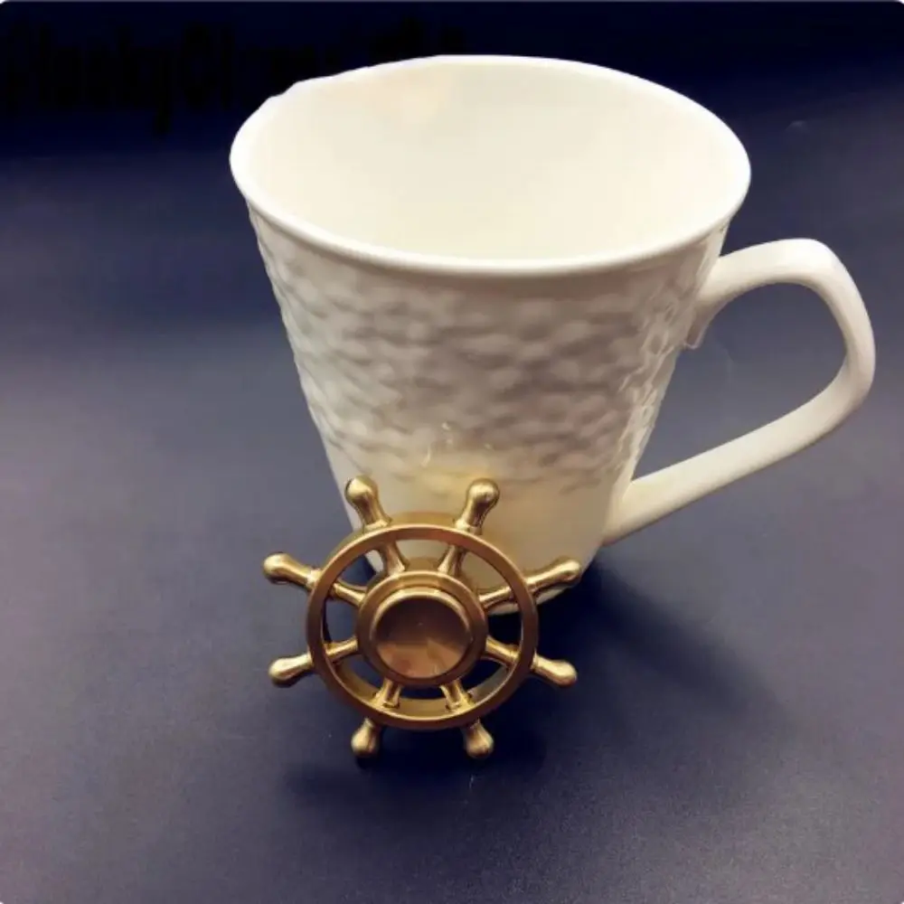 Engraçado leme de latão sólido giroscópio artesanal de latão leme giroscópio ornamentos destacáveis mão dedo girador ornamentos foco