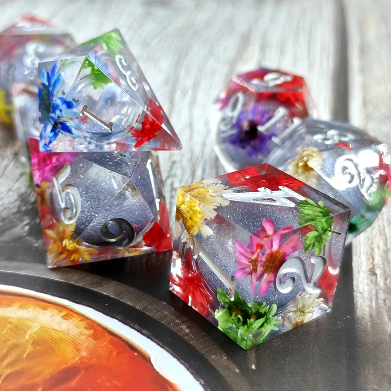 MINI PLANET Chrysanthemum Quicksand Dice Set Polyhedral Resin Liquid Core Dice For RPG D&D Board Game Sharp Dice DND Dungeon