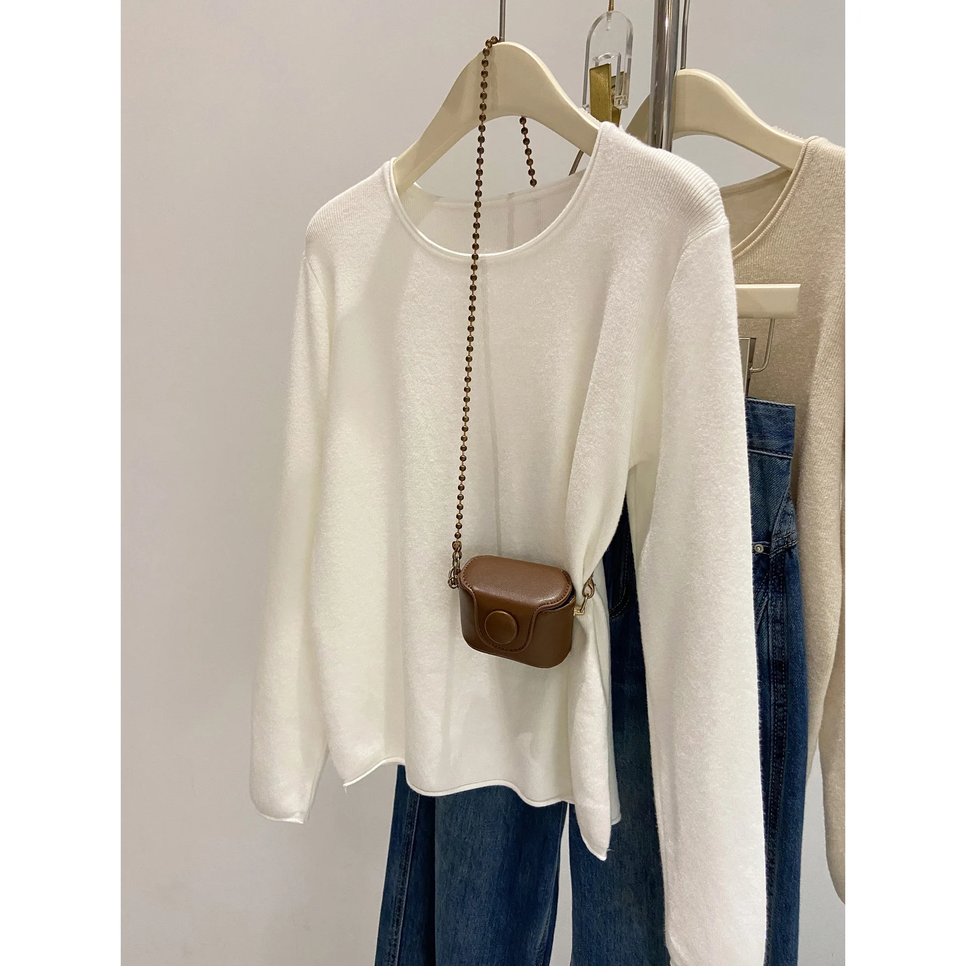 

Свободный вязаный свитер женский повседневный с круглым вырезом, средней плотности, с длинными рукавами, из полиэстера, осенне-зимний, модный, универсальный, базовый.