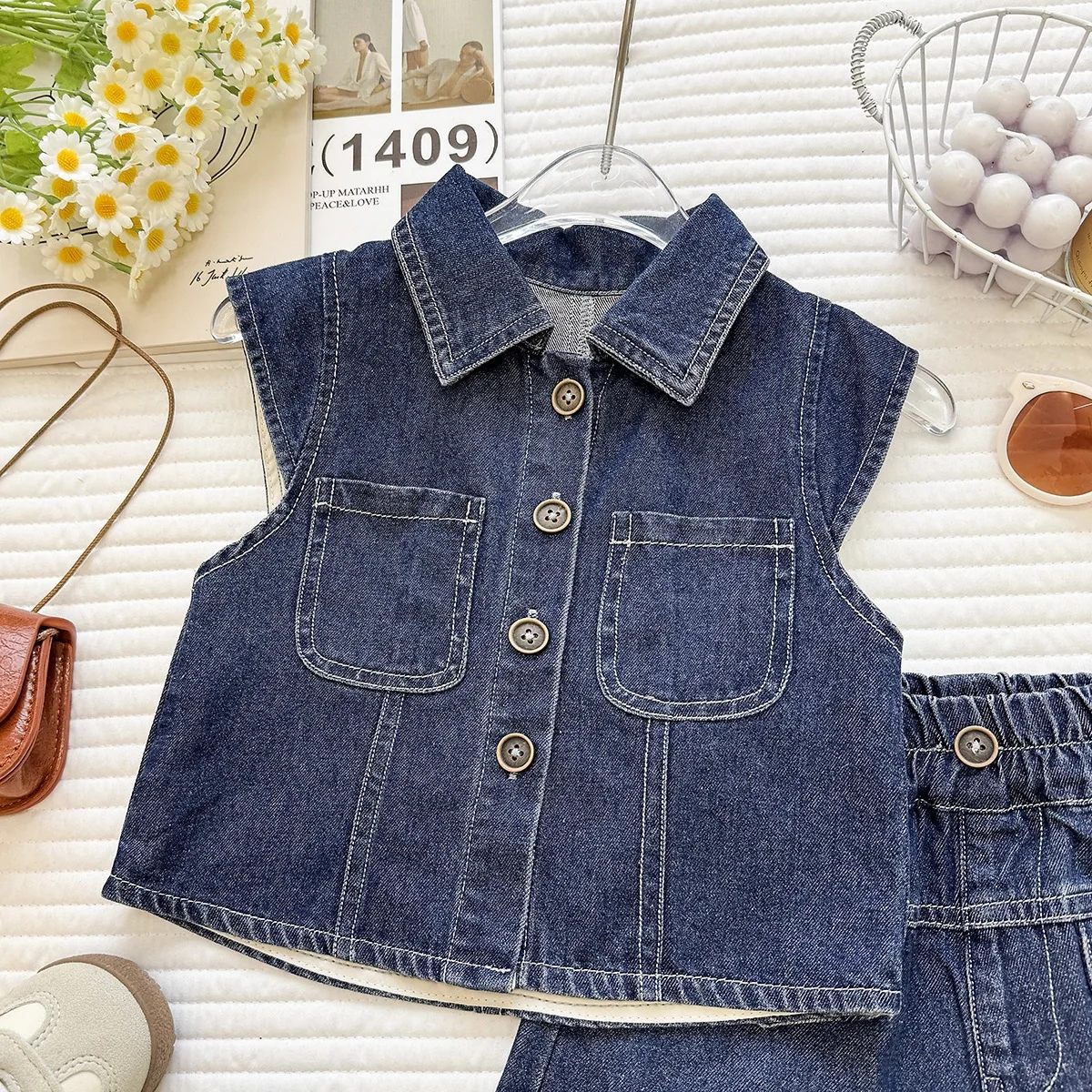 

Новинка 2026: Летний корейский комплект для девочек из денима — шорты без рукавов и топ, мягкий джинсовый комплект для малышей