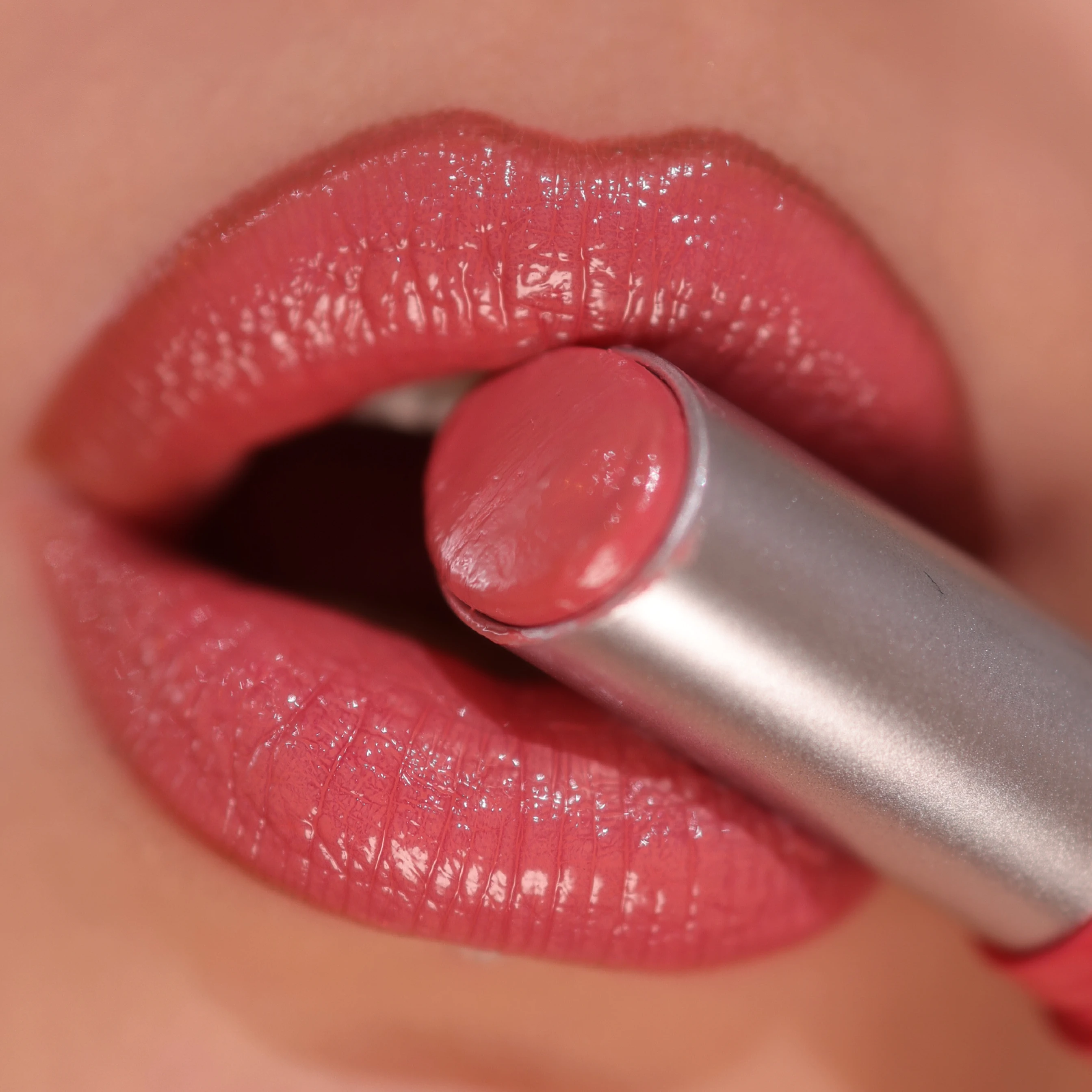 Watery mirror lipstick white not easy to stain the cup water light moisturizing lip glaze lip gloss