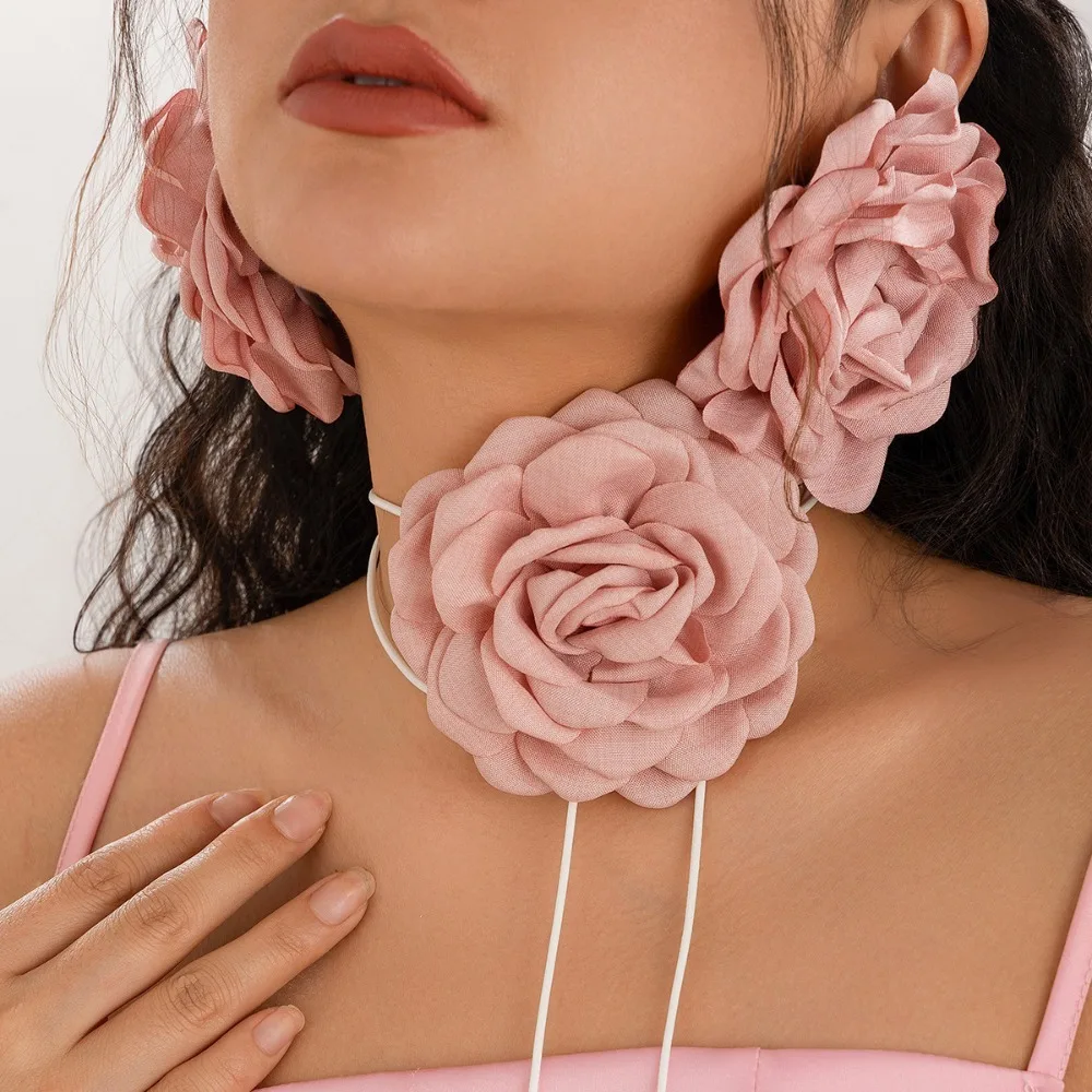 Exaggerated Colored Stereo Rose Flower Artificial Fabric Camellia Necklace Wax Thread Winding Chokers Necklace for Women Jewelry