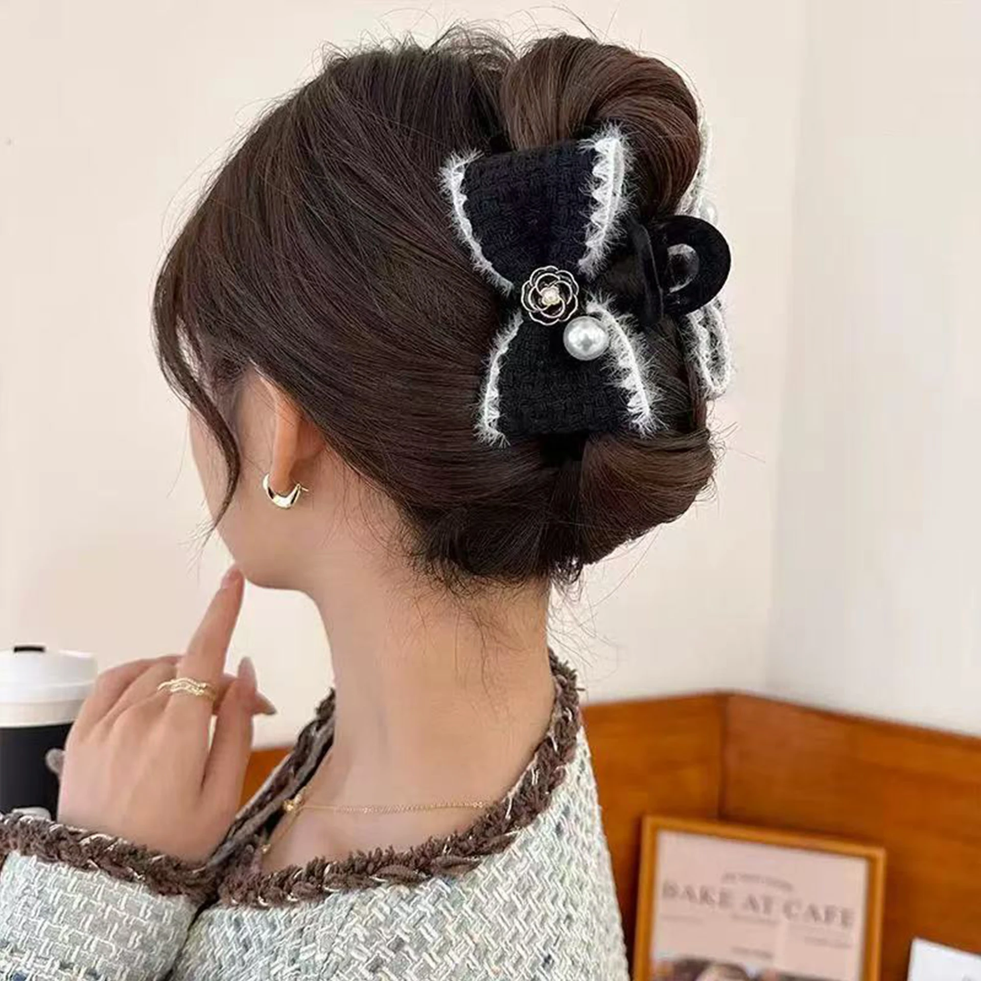 1pc Camellia Black and White Knitted Bow Hairpin, Female Back of Head Updo Hair Scratch Clip, Flocked Pearl Shark Clip Headwear
