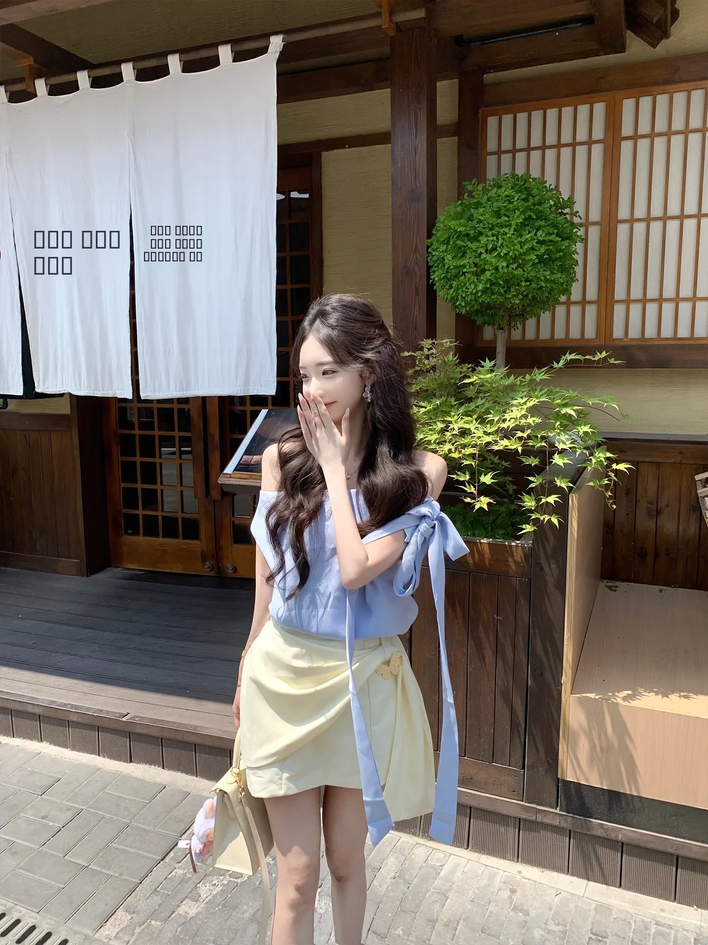 

Женский комплект J Studio: Мягкий топ с асимметричным вырезом и свободная юбка для стройного силуэта. Универсальный дизайн. Летняя коллекция.